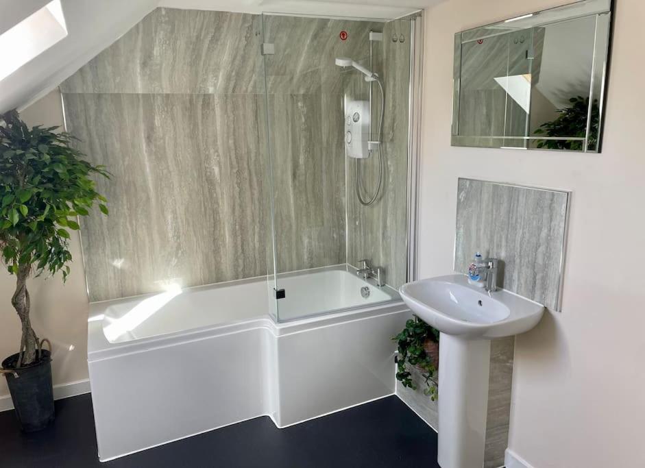 Vennel Street Apartment Stewarton
